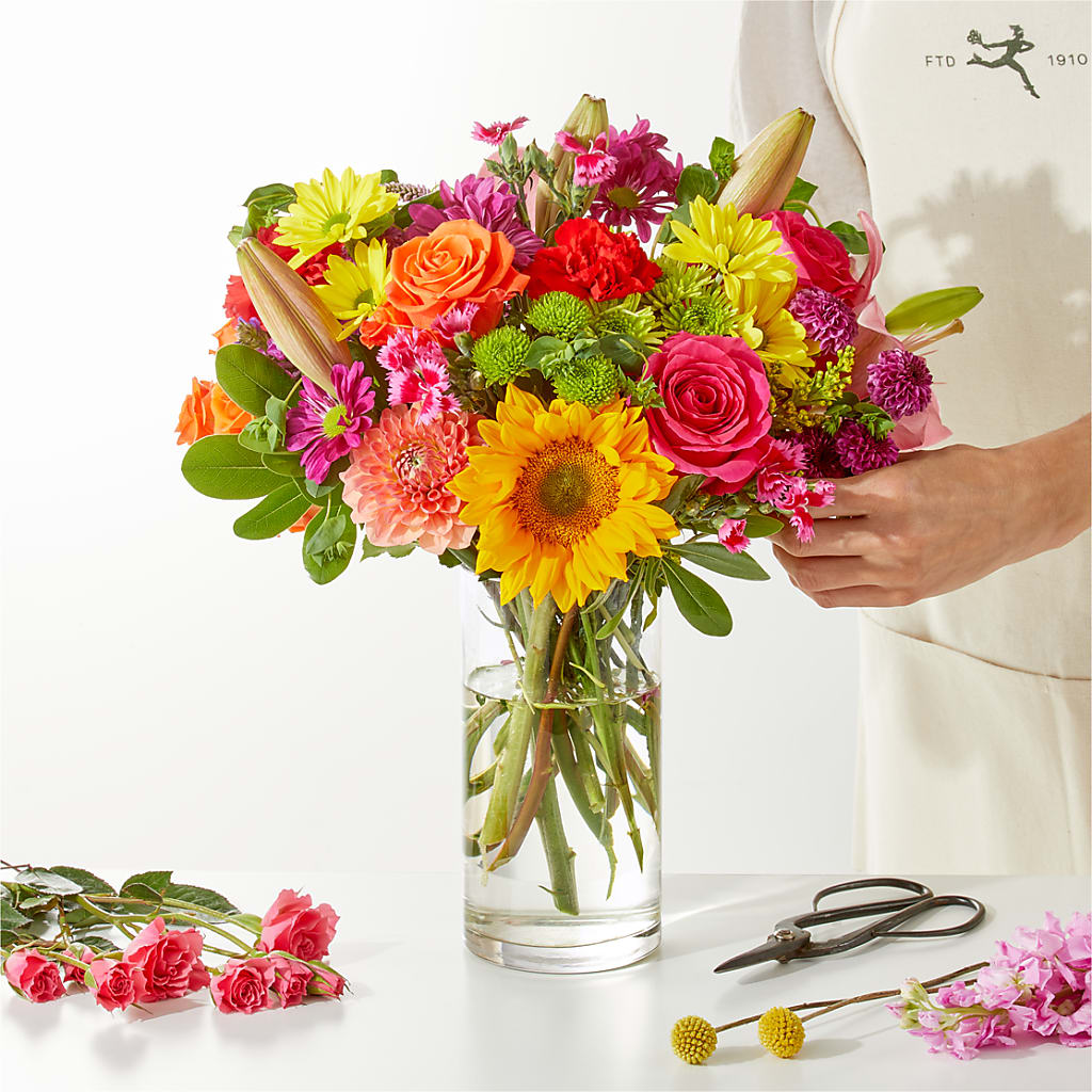 Cue the Confetti - A Florist Original – LATE BLOOMERS FLORAL & GIFT LLC, Willmar MN