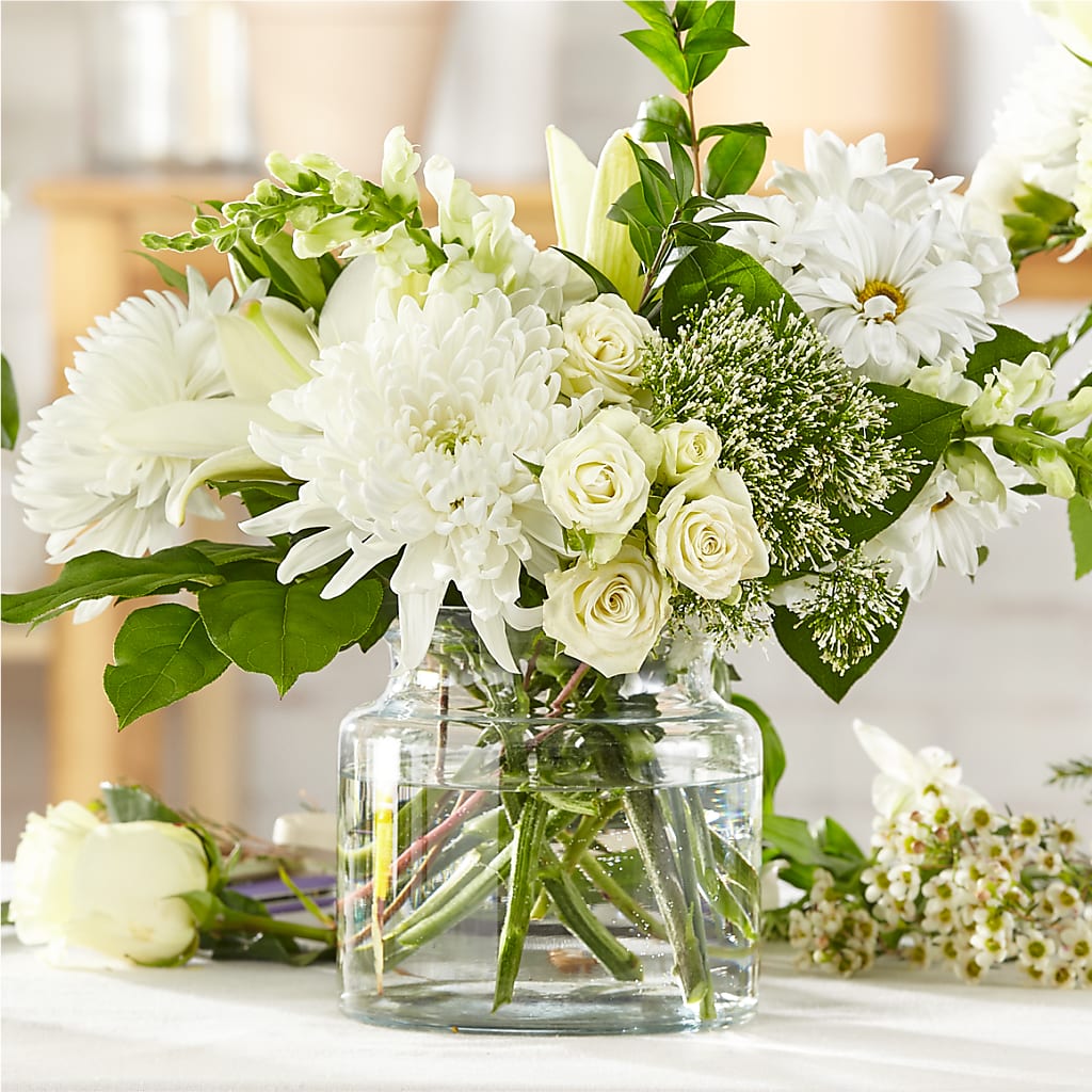 Classic Ivory – A Florist Original – LATE BLOOMERS FLORAL & GIFT LLC, Willmar MN