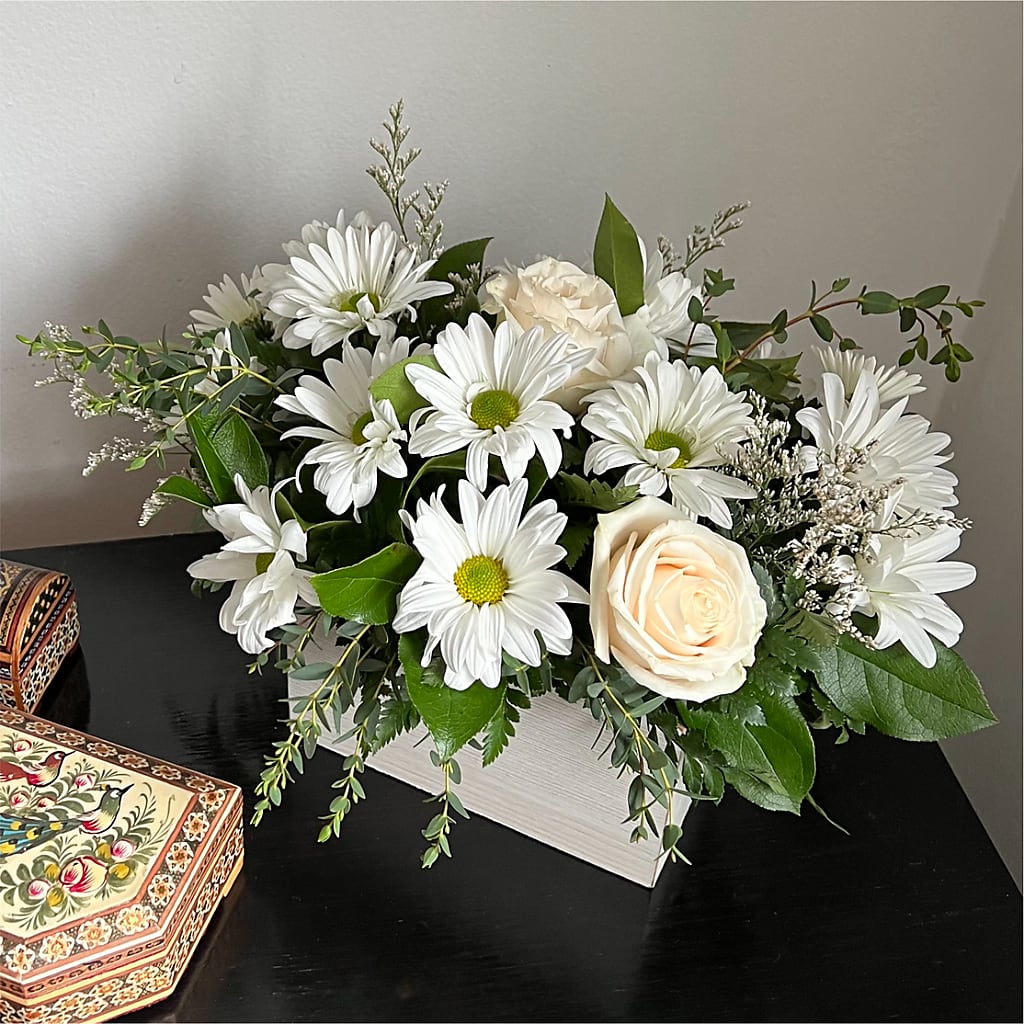 Fresh Linen Box Bouquet – LATE BLOOMERS FLORAL & GIFT LLC, Willmar MN