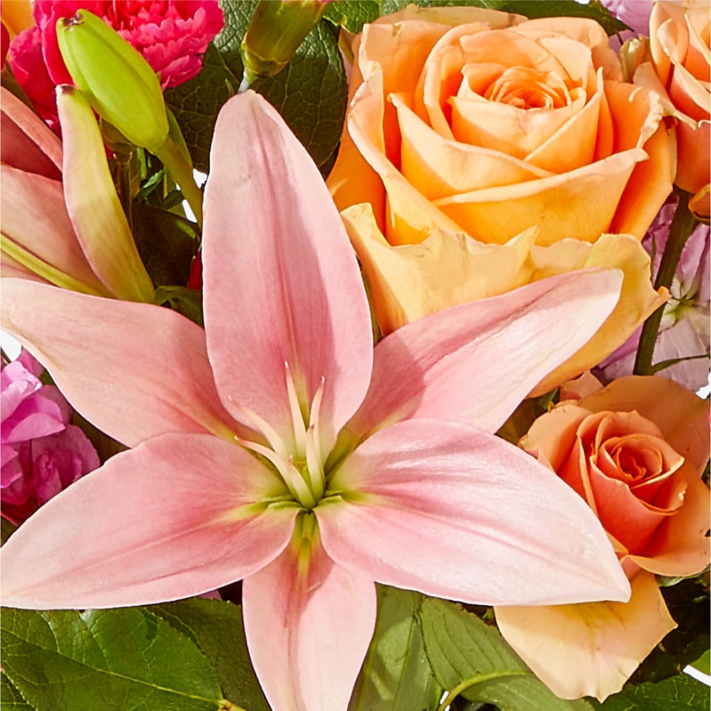 Bisous Bouquet – LATE BLOOMERS FLORAL & GIFT LLC, Willmar MN
