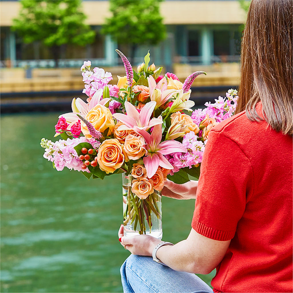Bisous Bouquet – LATE BLOOMERS FLORAL & GIFT LLC, Willmar MN